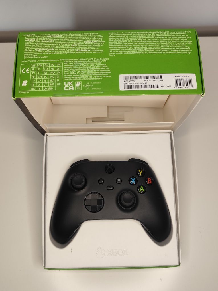Konsola Xbox One X 1TB napęd + pad + sensor Kinect