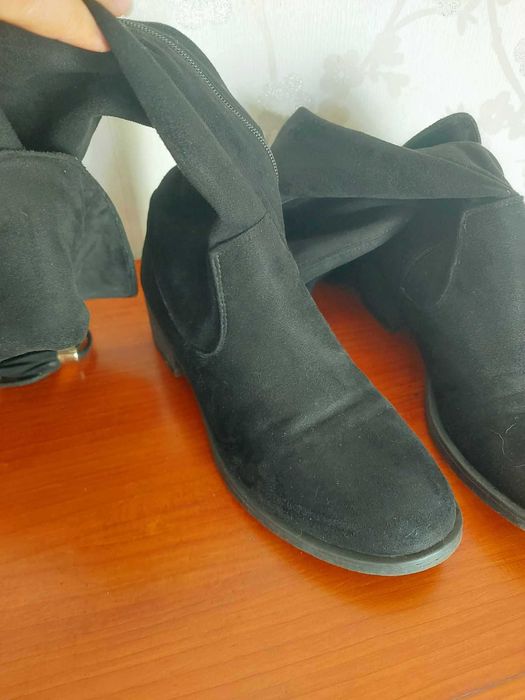 Botas pretas cano médio