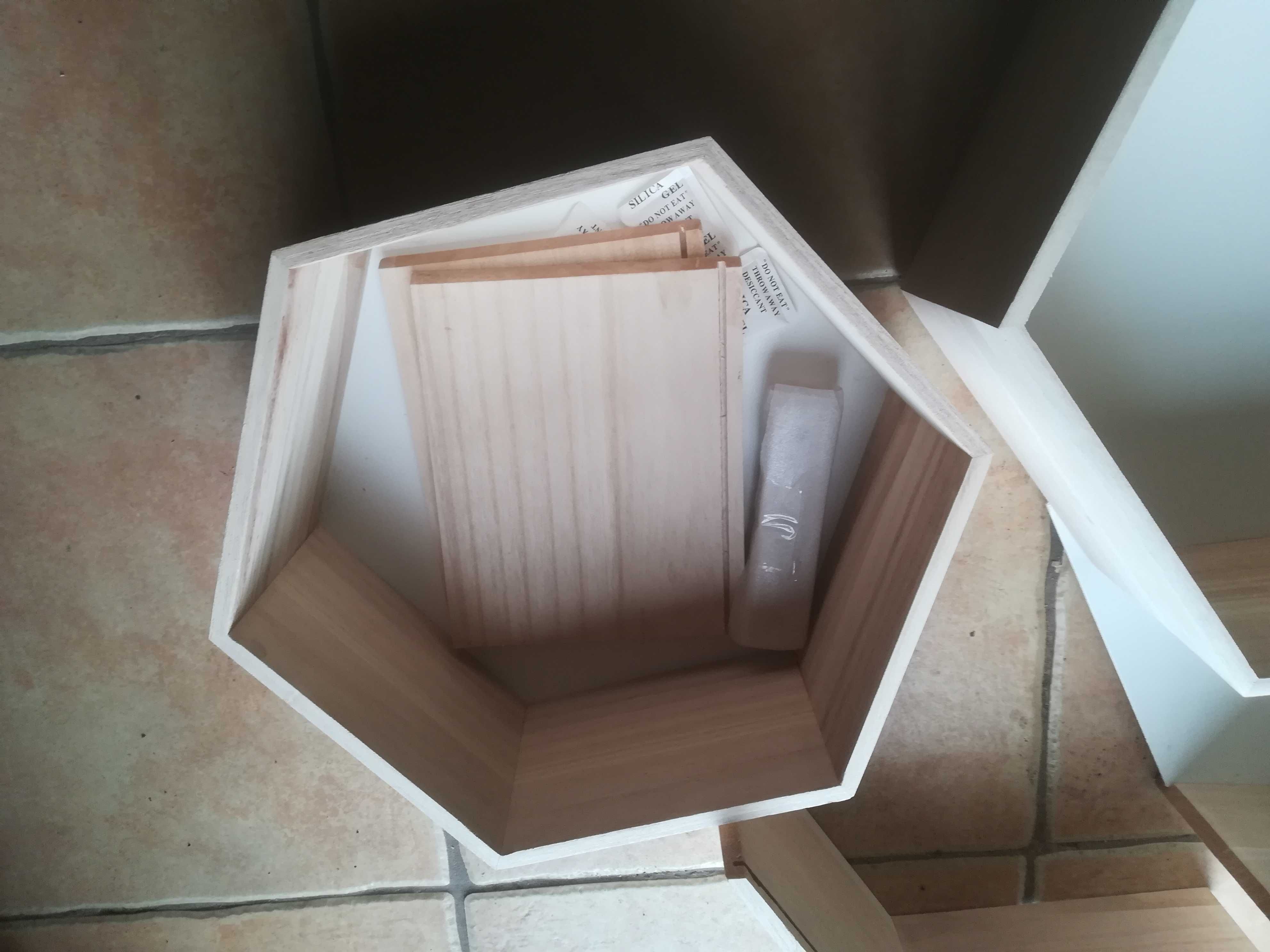 Półki "plaster miodu"