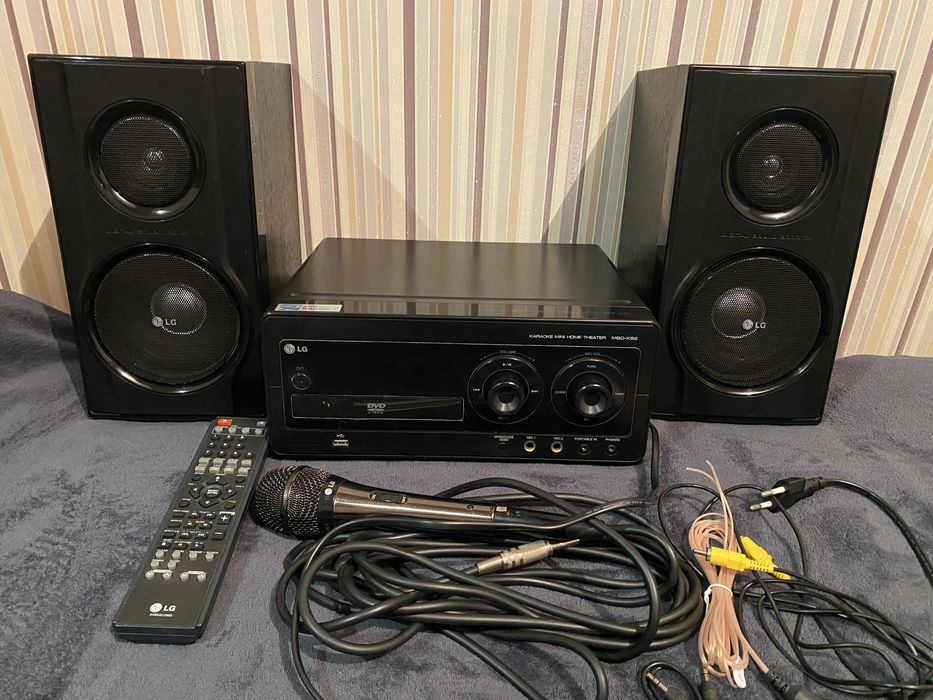 Домашній кінотеатр караоке LG MBD-K62Q