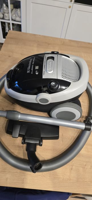 Bardzo mocny odkurzacz workowy ELECTROLUX Classic Silence o mocy 2500W