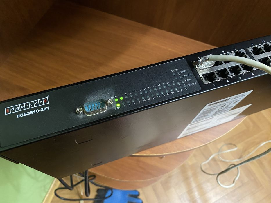 Edge-Core ECS3510-28T — керований комутатор (managed switch)