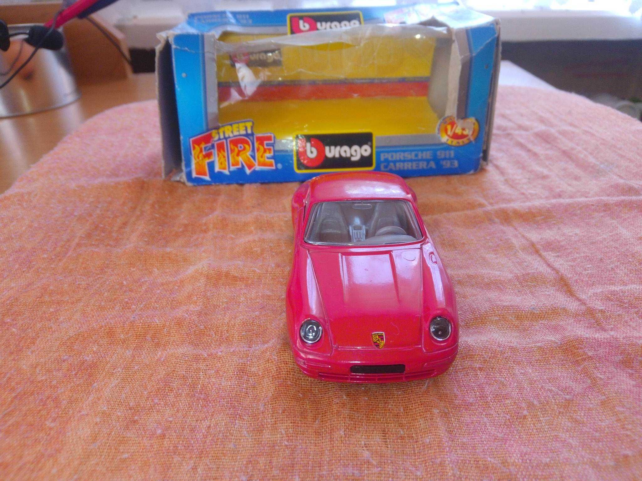 Porsche 911 Carrera 93 model Bburago 1/43 1:43 czerwony 4180 samochód