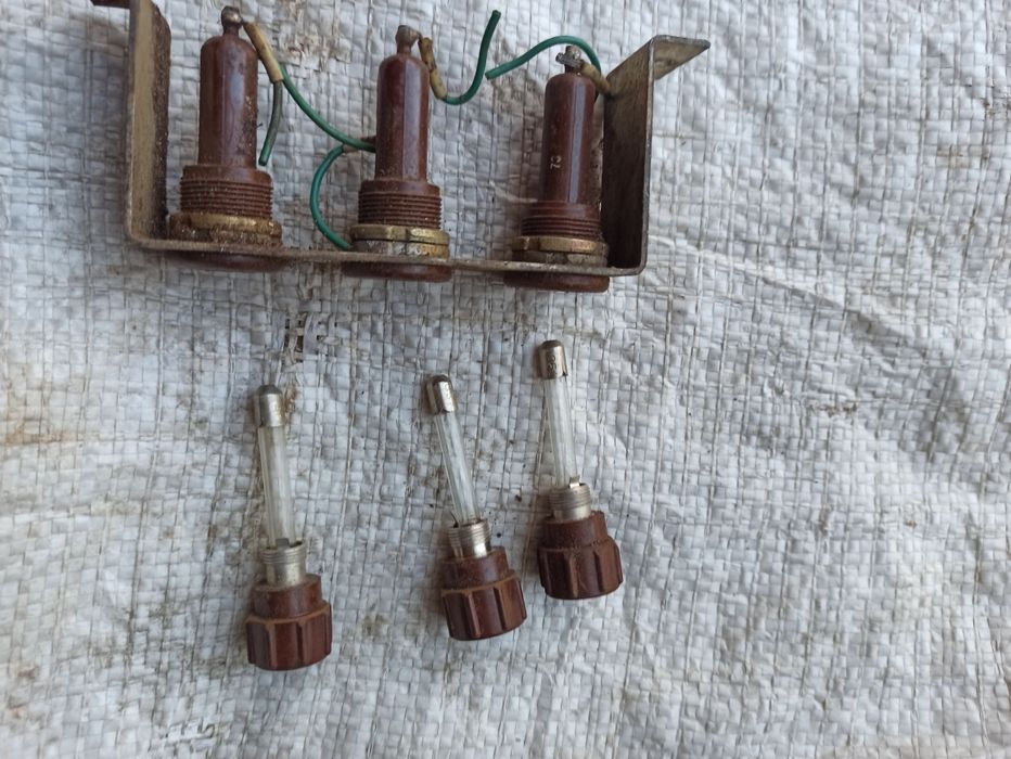 Блок запобіжників предохранителей для електроприборів