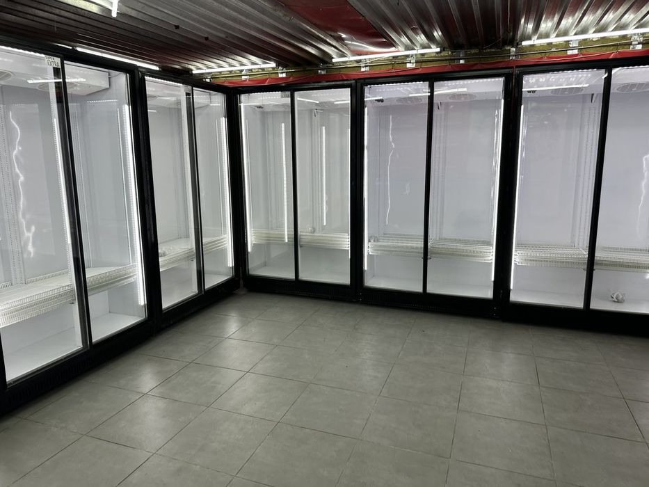 Холодильна вітрина. Холодильна шафа. Вітрина для напоїв. Холодильник