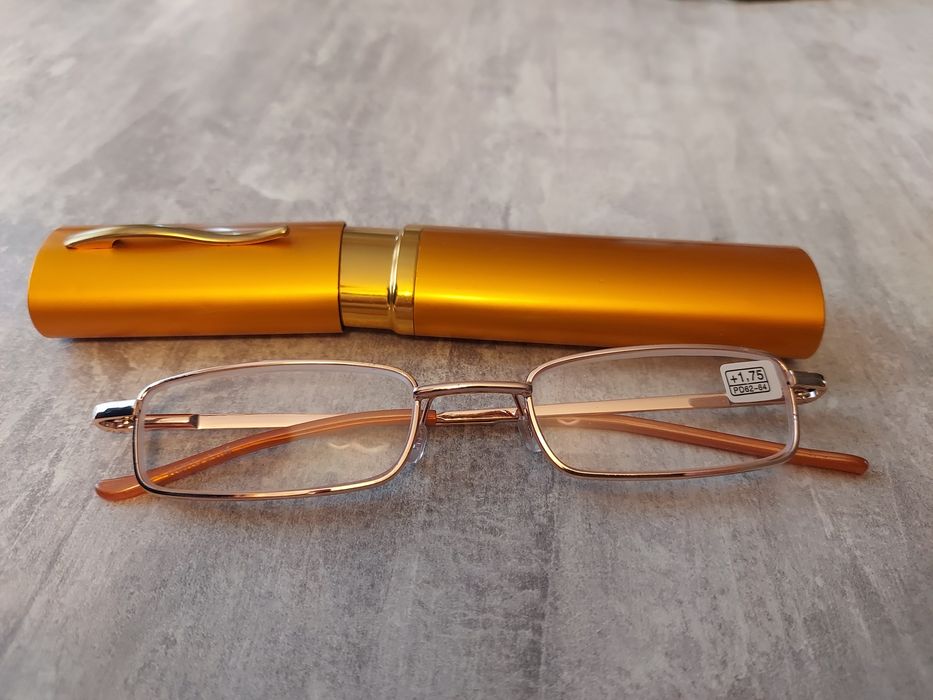 Окуляри для зору у футлярі Універсальні