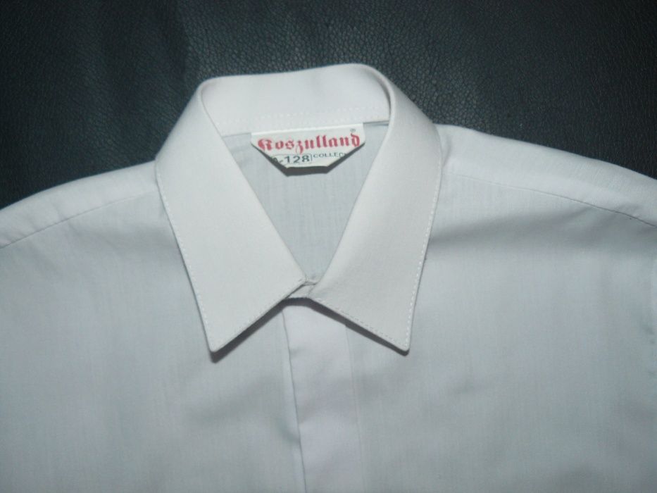 Biała koszula chłopięca plus czerwony krawat