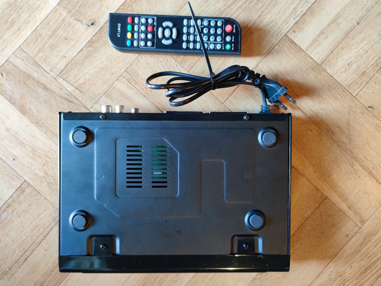 Dekoder tuner DVB-T LTC HD-303 z pilotem