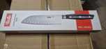 Nóż Santoku Fissler z serii Pro Series, o długości ostrza 16,5 cm (6,5