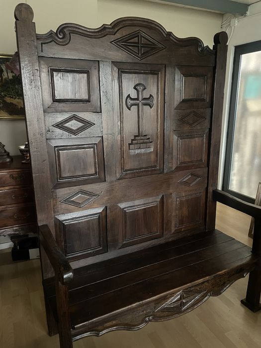 Banco em madeira de castanho sec XVIII