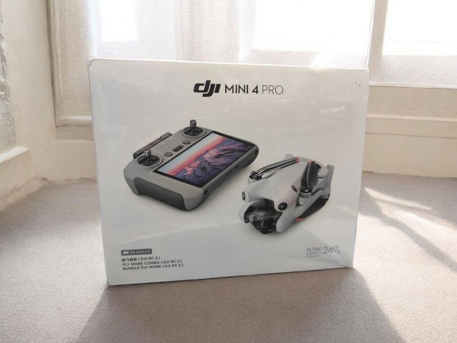 Na Lewara Dron DJI Mini 4 Pro Fly More Combo