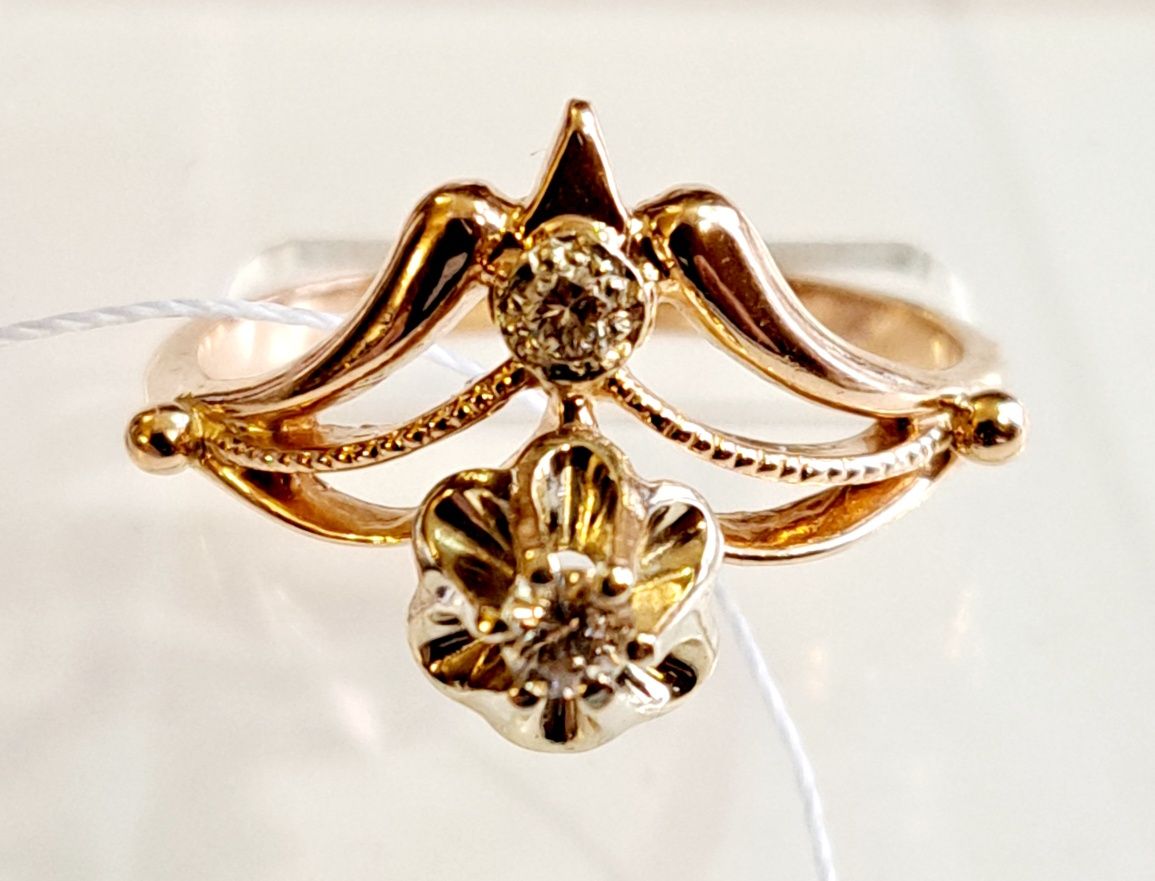 Золотое кольцо с бриллиантами. 3,25 грм