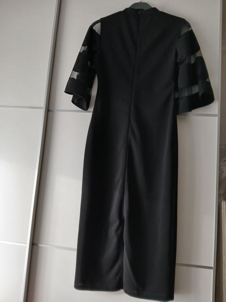 Vestido preto, justo e comprido