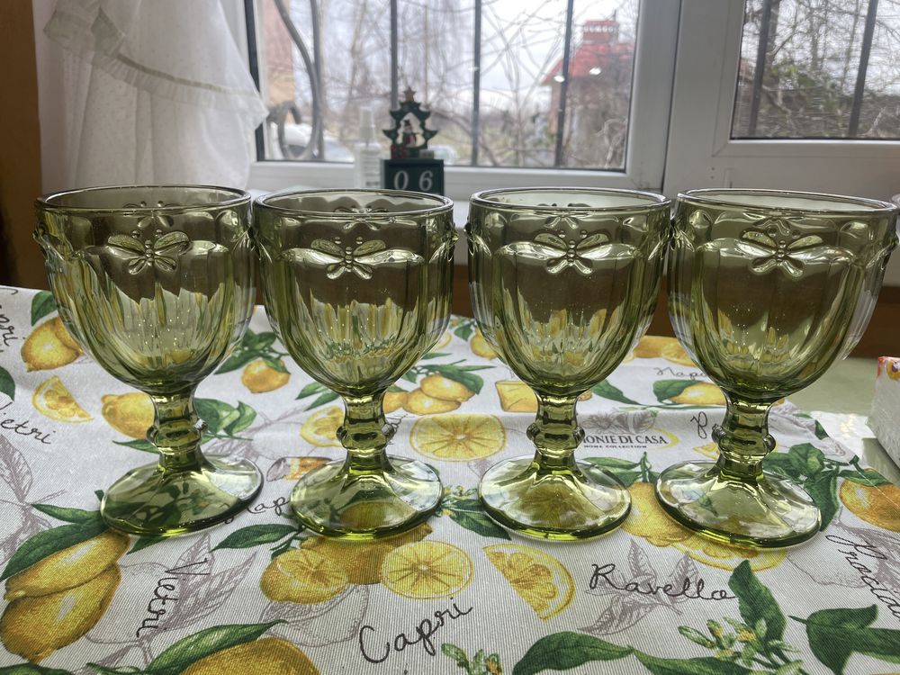 Бокалы из цветного стекла