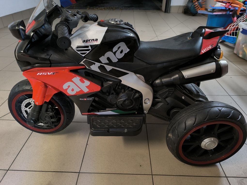 MOTOR MOTOREK na akumulator czerwony