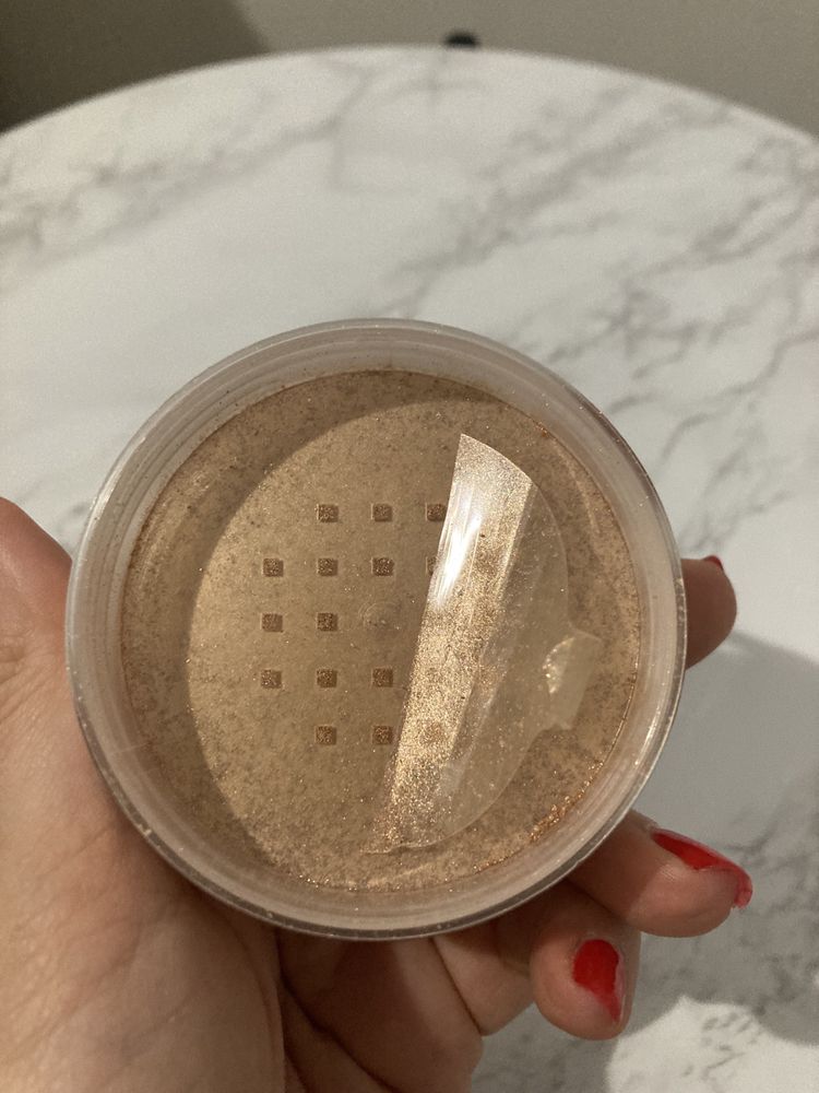 Becca rozświetlacz sypki Champagne Pop Glow