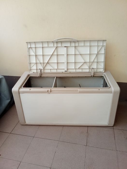 Armário de cozinha e Arca para arrumaçães