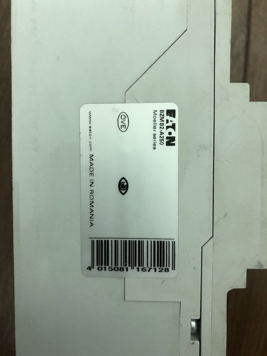 Автоматичний вимикач Eaton BZMB2-A250  майже новий