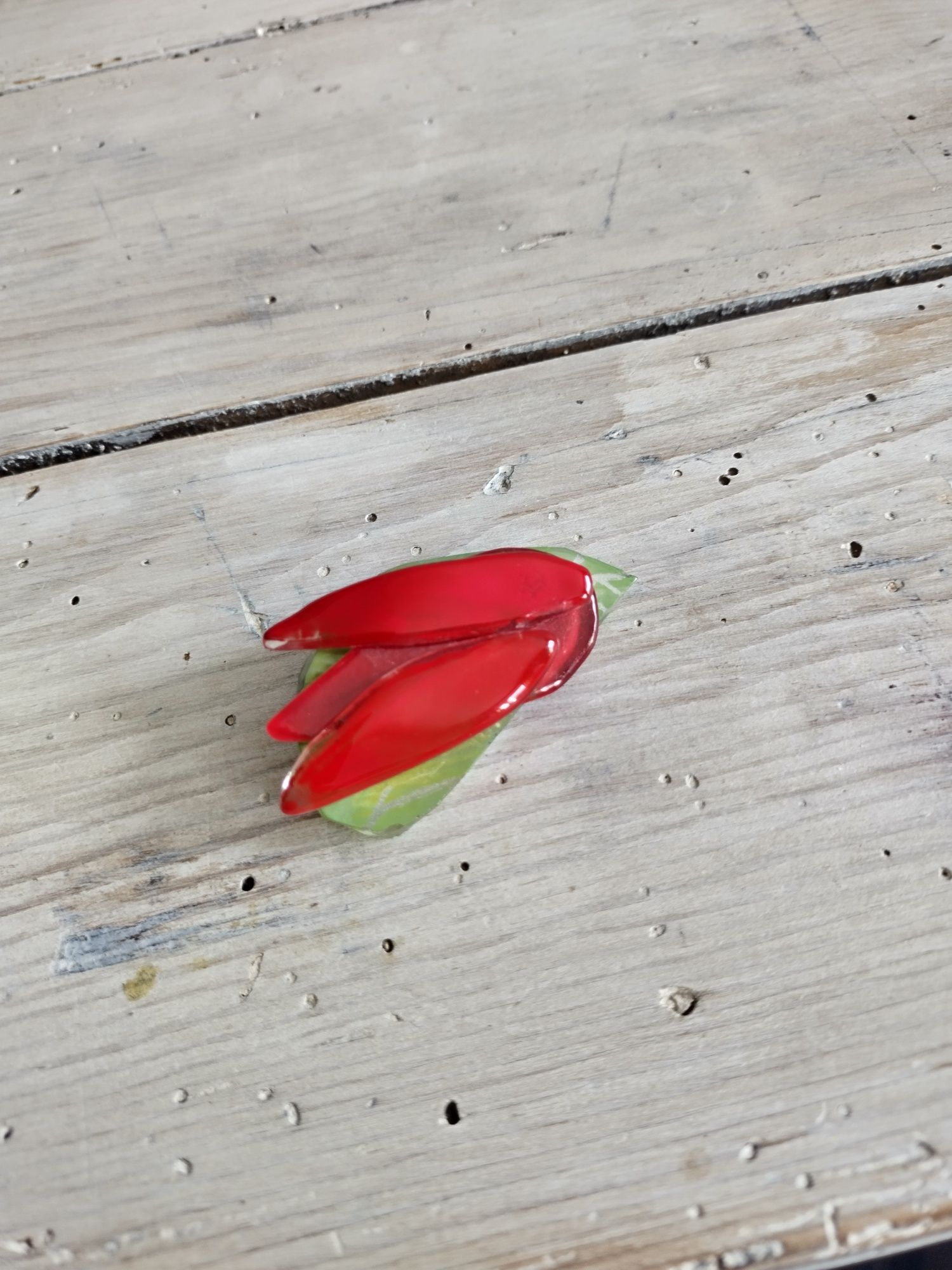 Broszka tulipan ze szkła fusing unikat rękodzieło