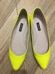Neonowo zolte czolenka nina west r.39
