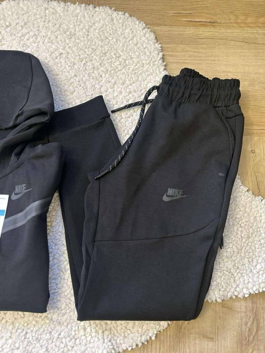 Nike Tech