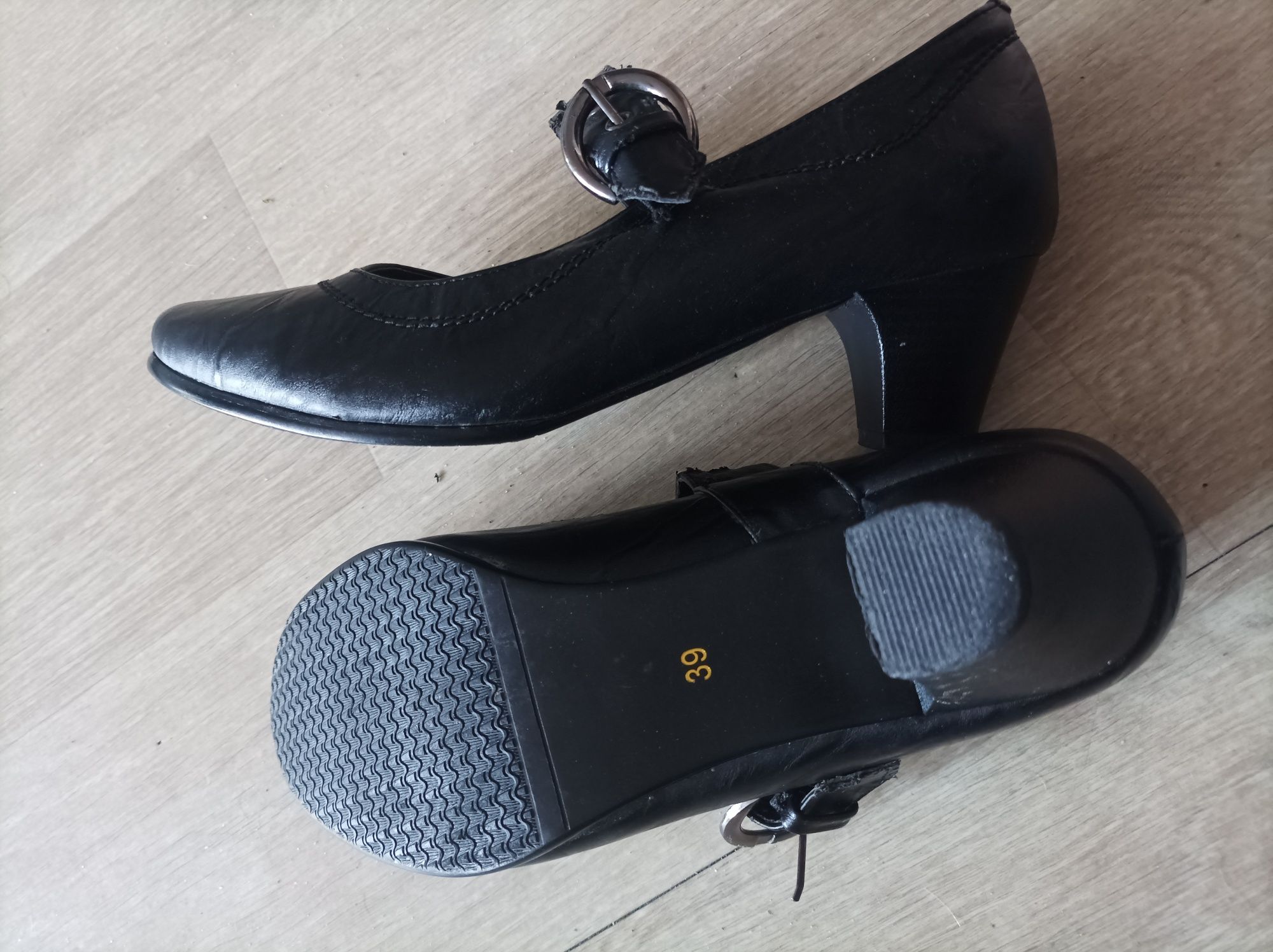 Buty na obcasie roz.39