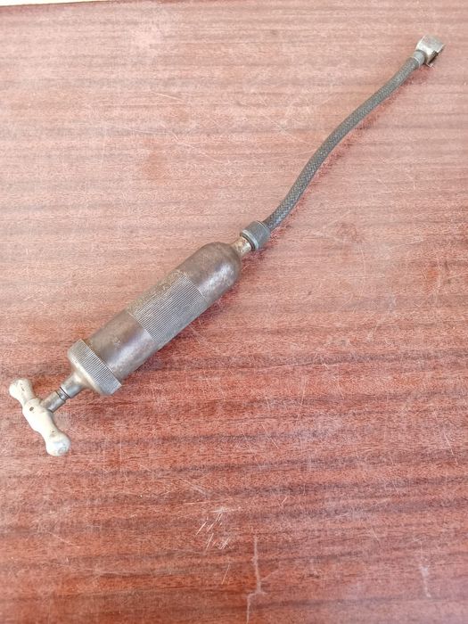 Шприц мащення США, Caterpillar ретро