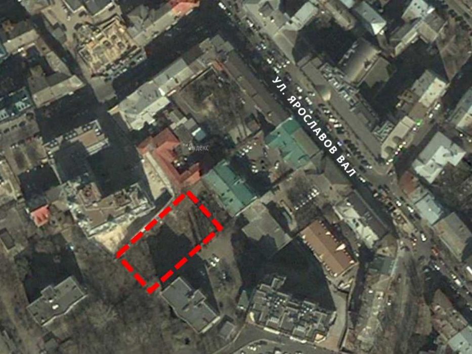 Продам ділянку(15 соток)у власності. Під забудову на Ярославів вал 17