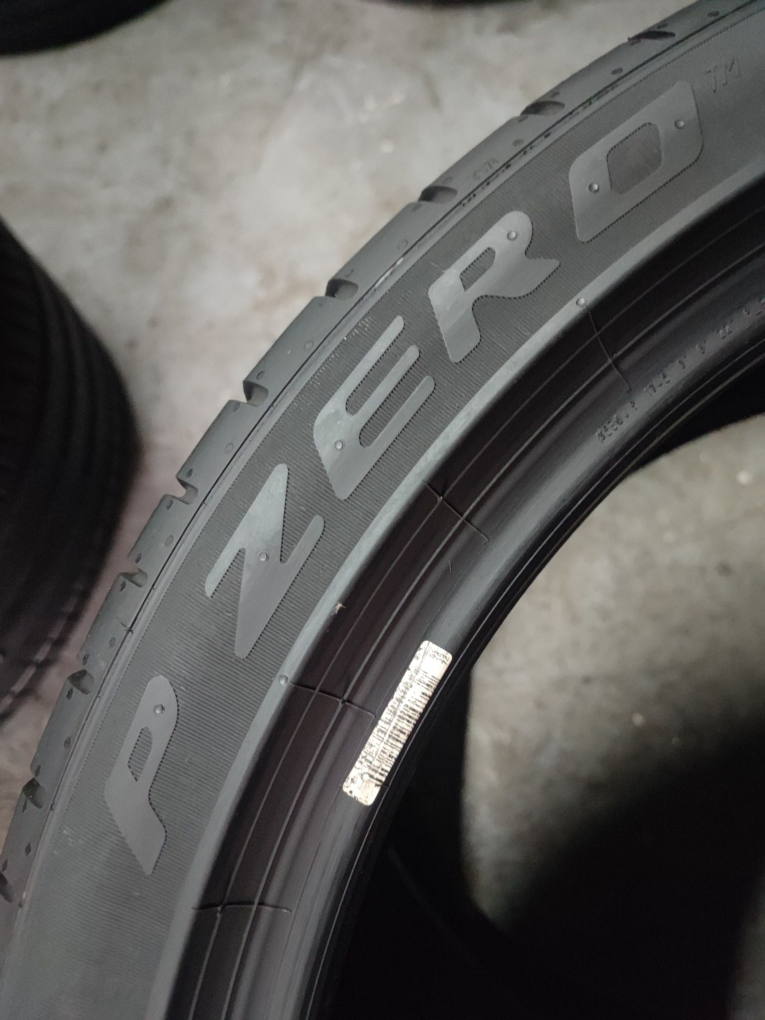 Pneus 255/40r21 Pirelli P Zero com 80% piso