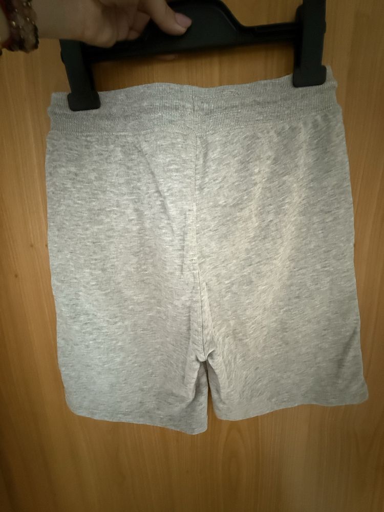 HM - krótkie spodenki dresowe rozm. 146 cm 2 pary