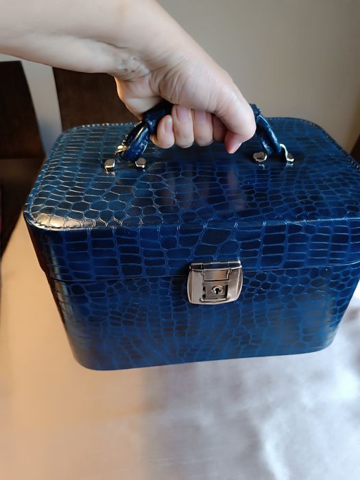 Kuferek damski z granatowej skóry