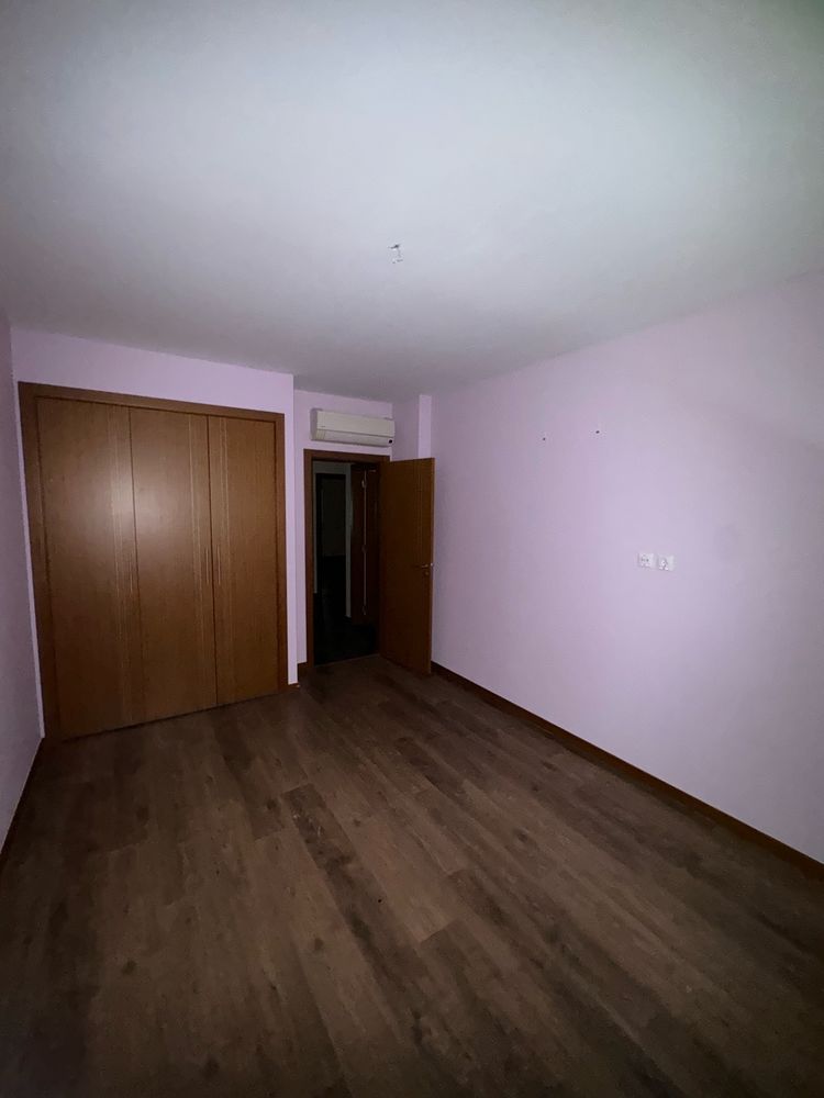 Apartamento T4 com suíte para arrendar – Coina / Palhais