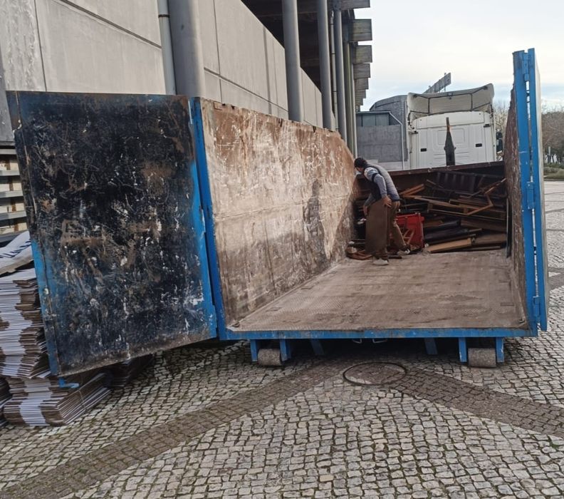 CARRINHAS e CONTENTORES p/recolha de entulho de obra e lixo misturado