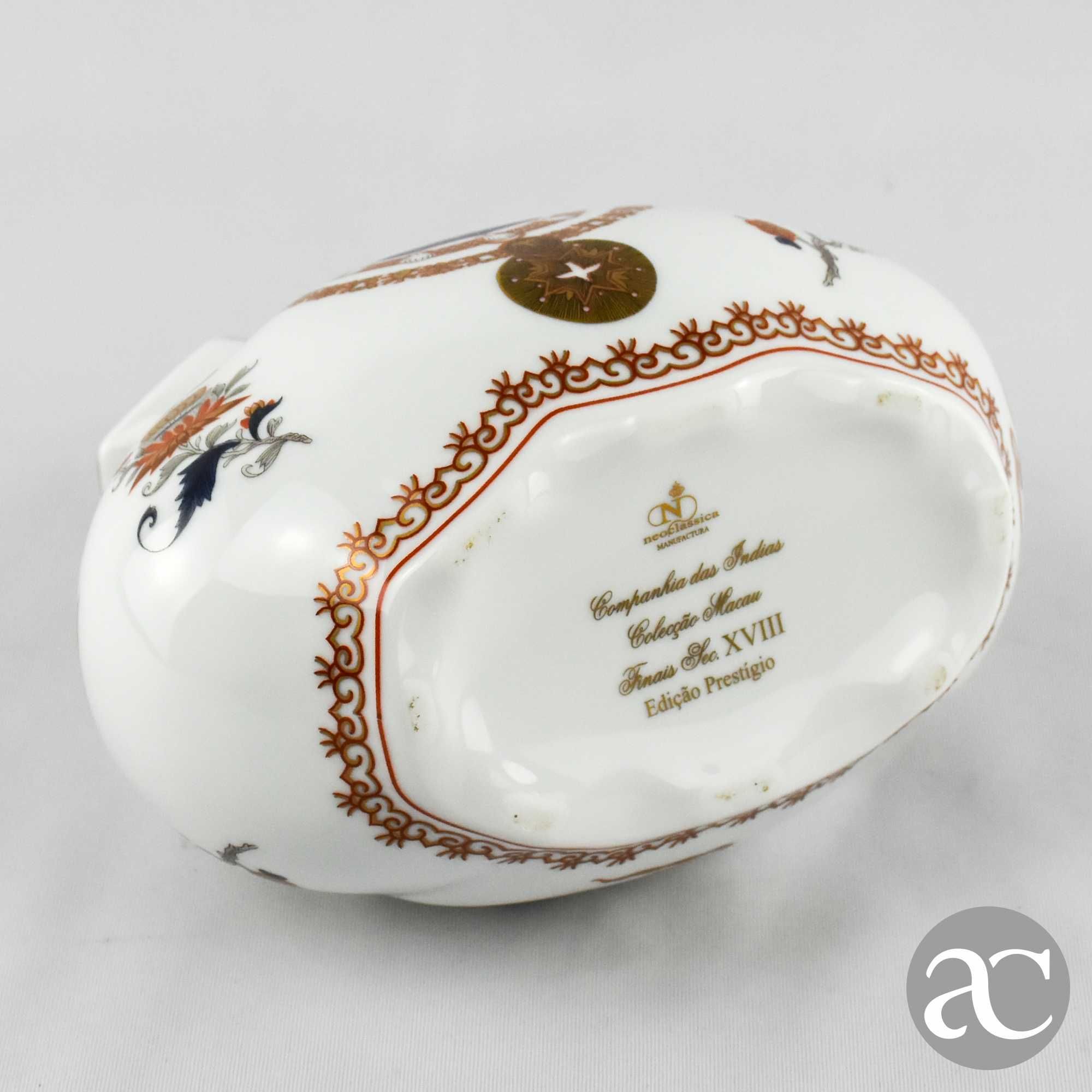 Jarro com brasão porcelana Neoclassica, Coleção Macau