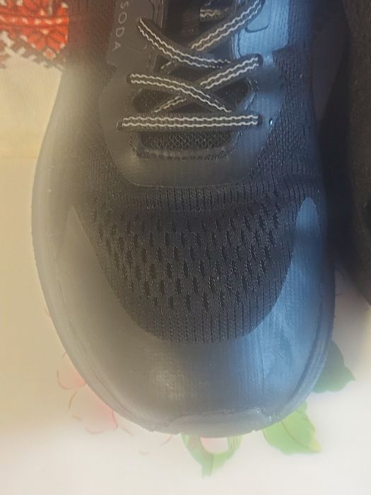 Продам кроссовки