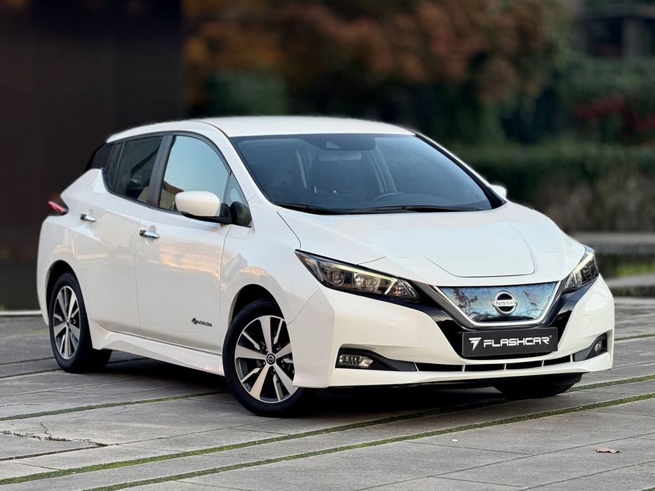Nissan Leaf N-Connecta Two Tone