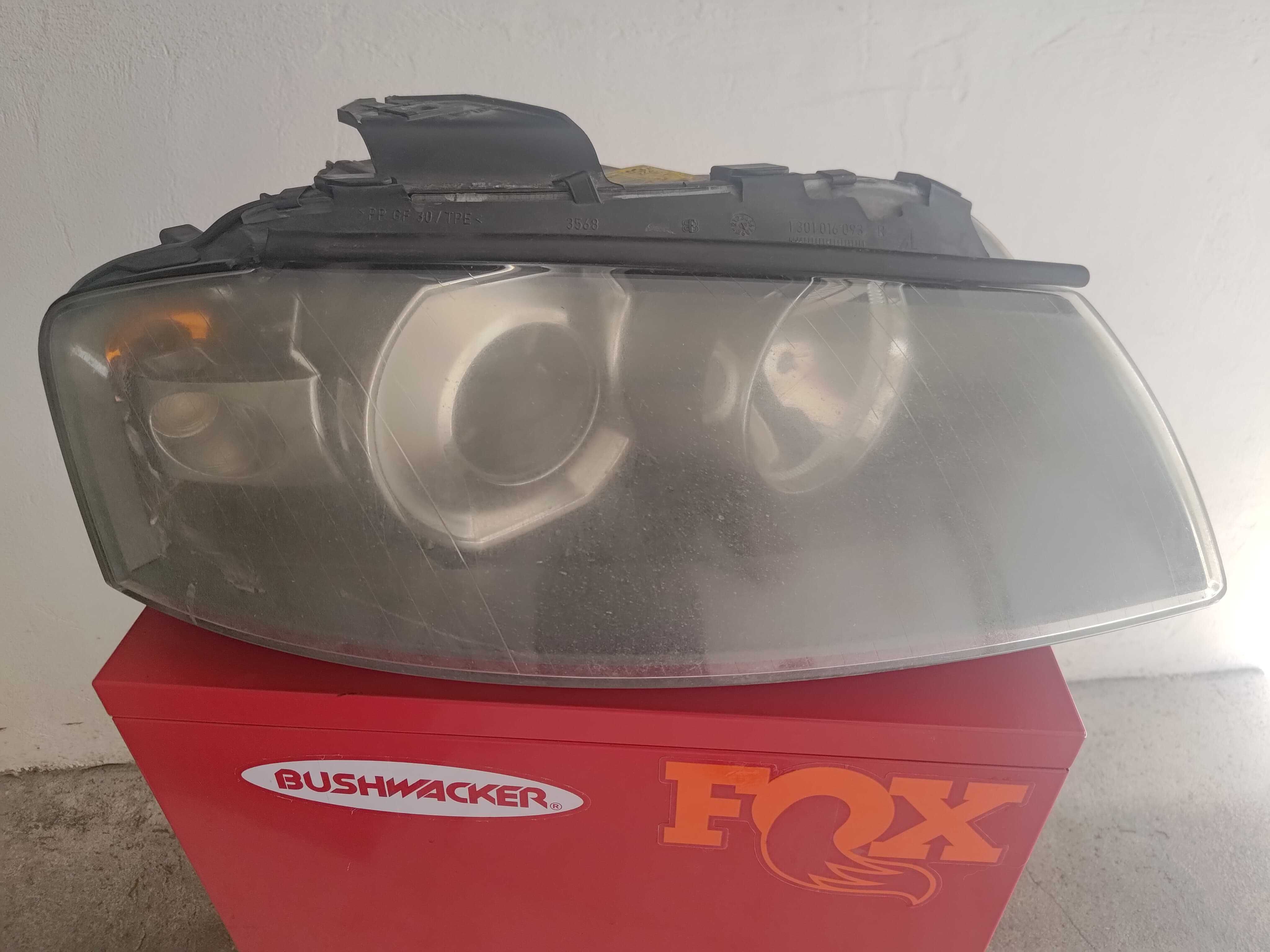 Lampa prawy przód Audi A3 8P xenon