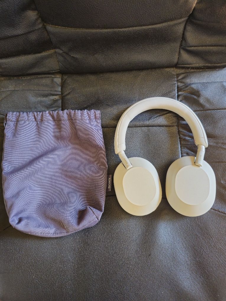 Auscultadores Sony WH-1000XM5 com avaria