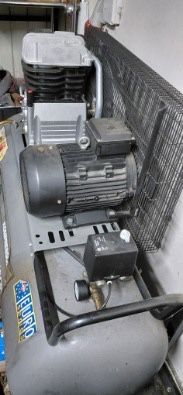 Airpress kompresor dwutlokowy HK 700/300 sprężarka
