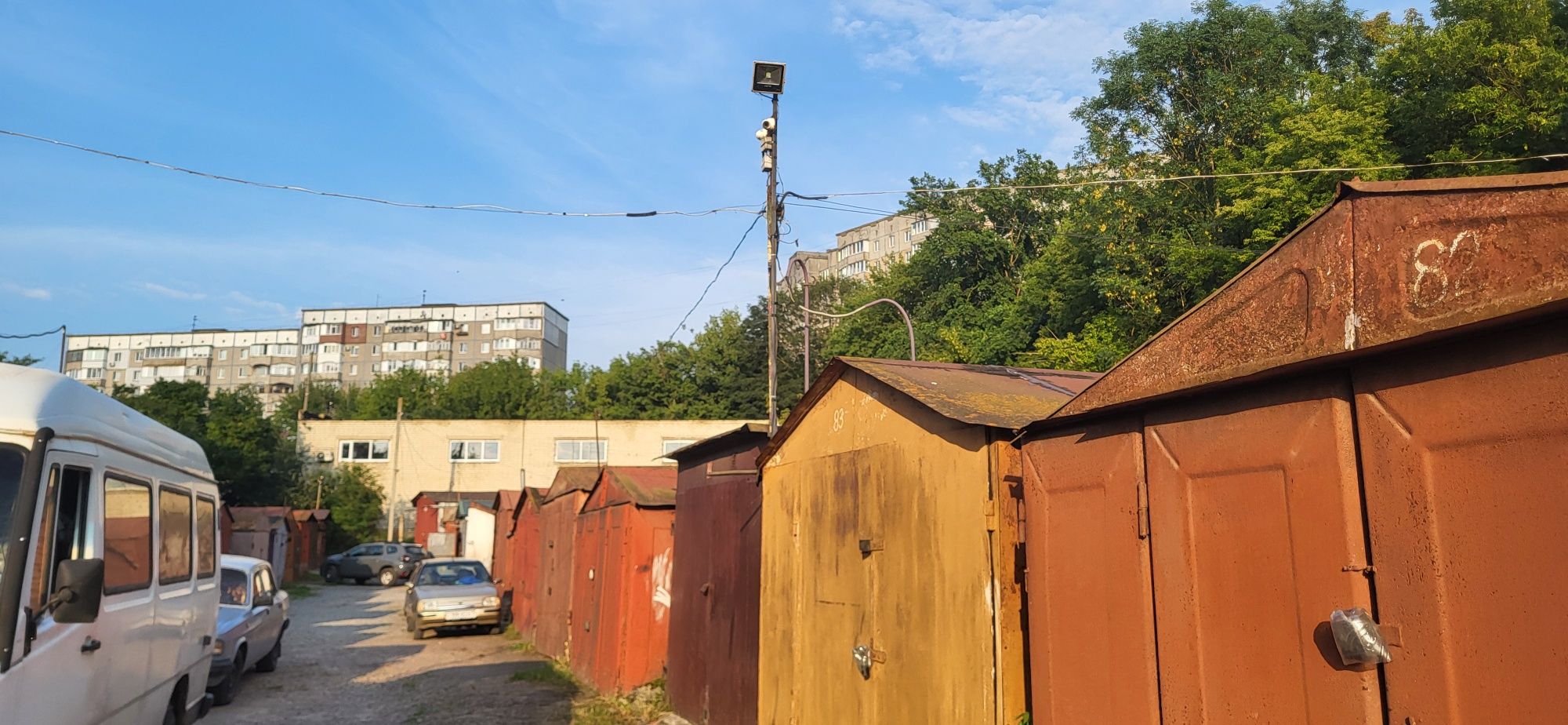 Металевий гараж з приватизованою землею, у кооперативі "Стартер"