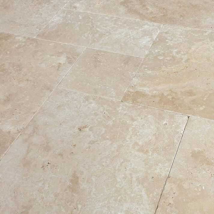 Trawertyn Light Premium | Naturalne piękno w komplecie rzymskim