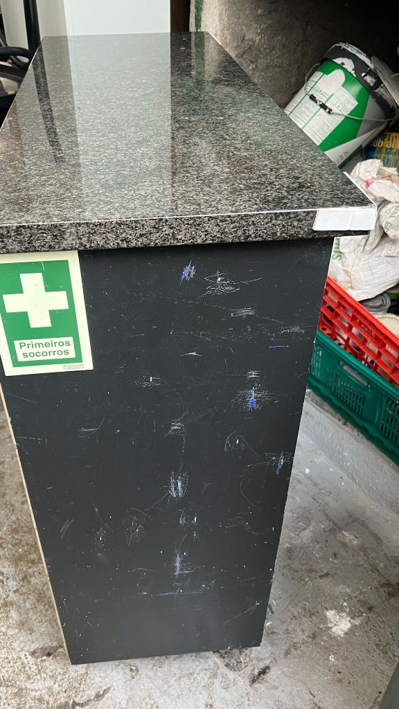 Armário metálico com mármore para Restaurante