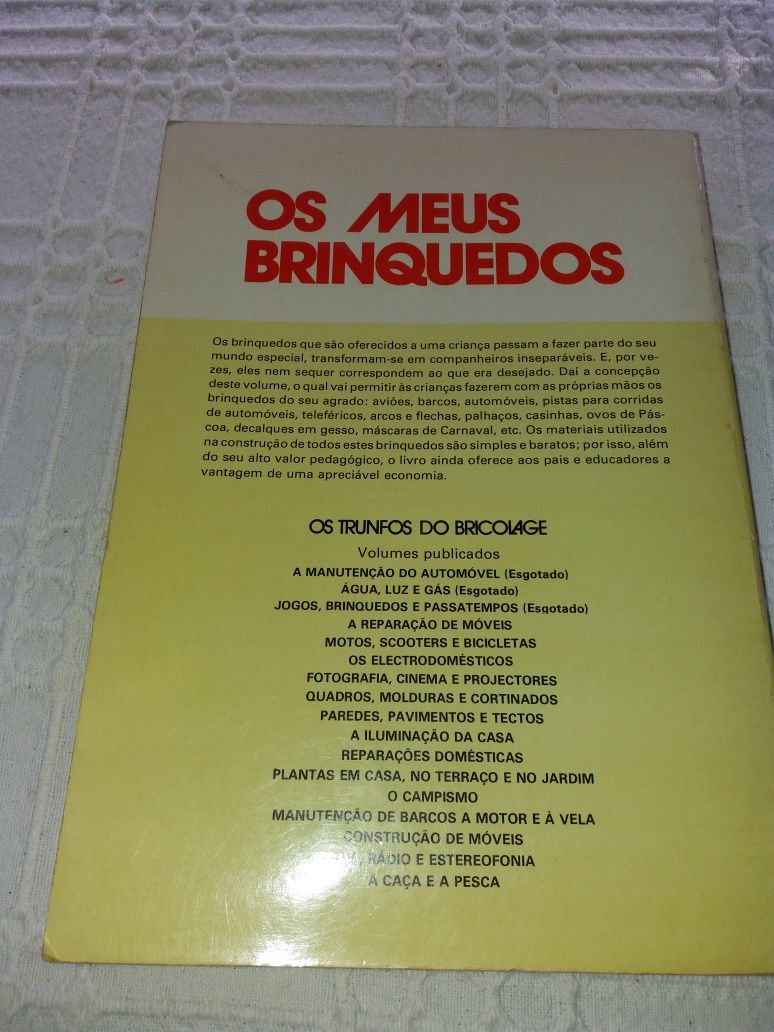 Livro "os meus brinquedos" os trunfos do bricolage de 1978.