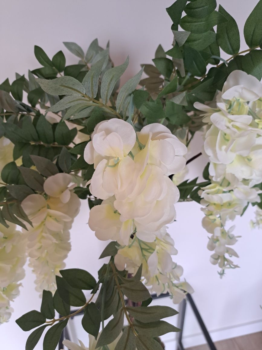 Drzewka kwiatowe wisteria dekoracja na stoły wesele komunia