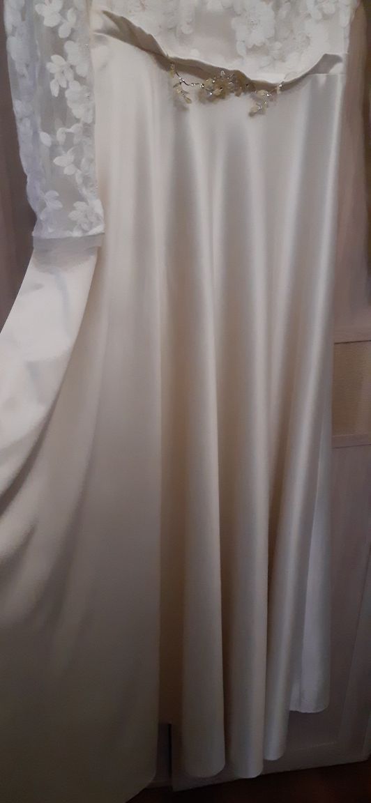 Весільне плаття.