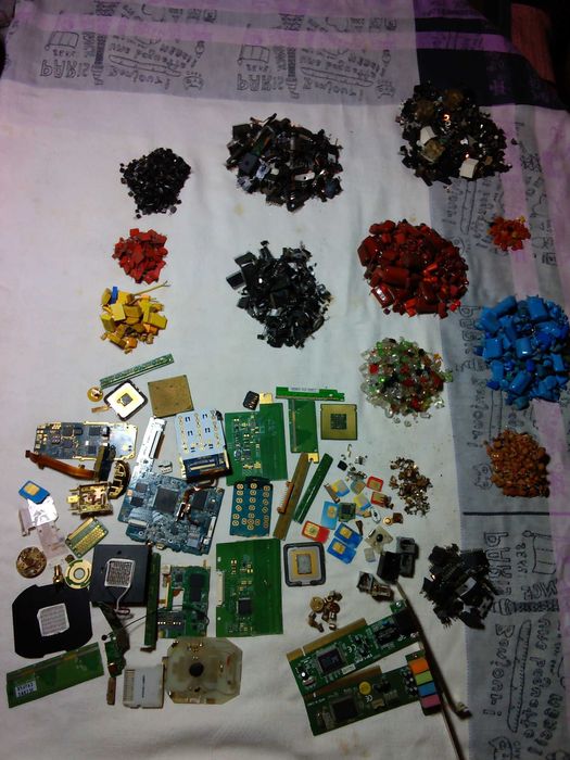 Продам радиодетали на переработку, вес 1.680 цена за все