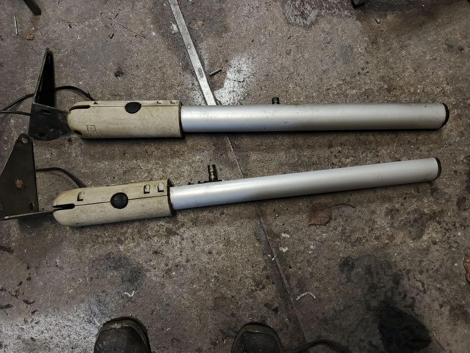 Napęd bramy dwuskrzydłowej somfy automat