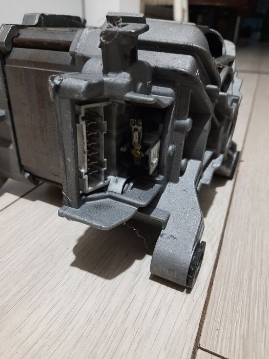 Silnik napędowy do pralki Bosch 
766,00 zł
+12,99 zł za wysy