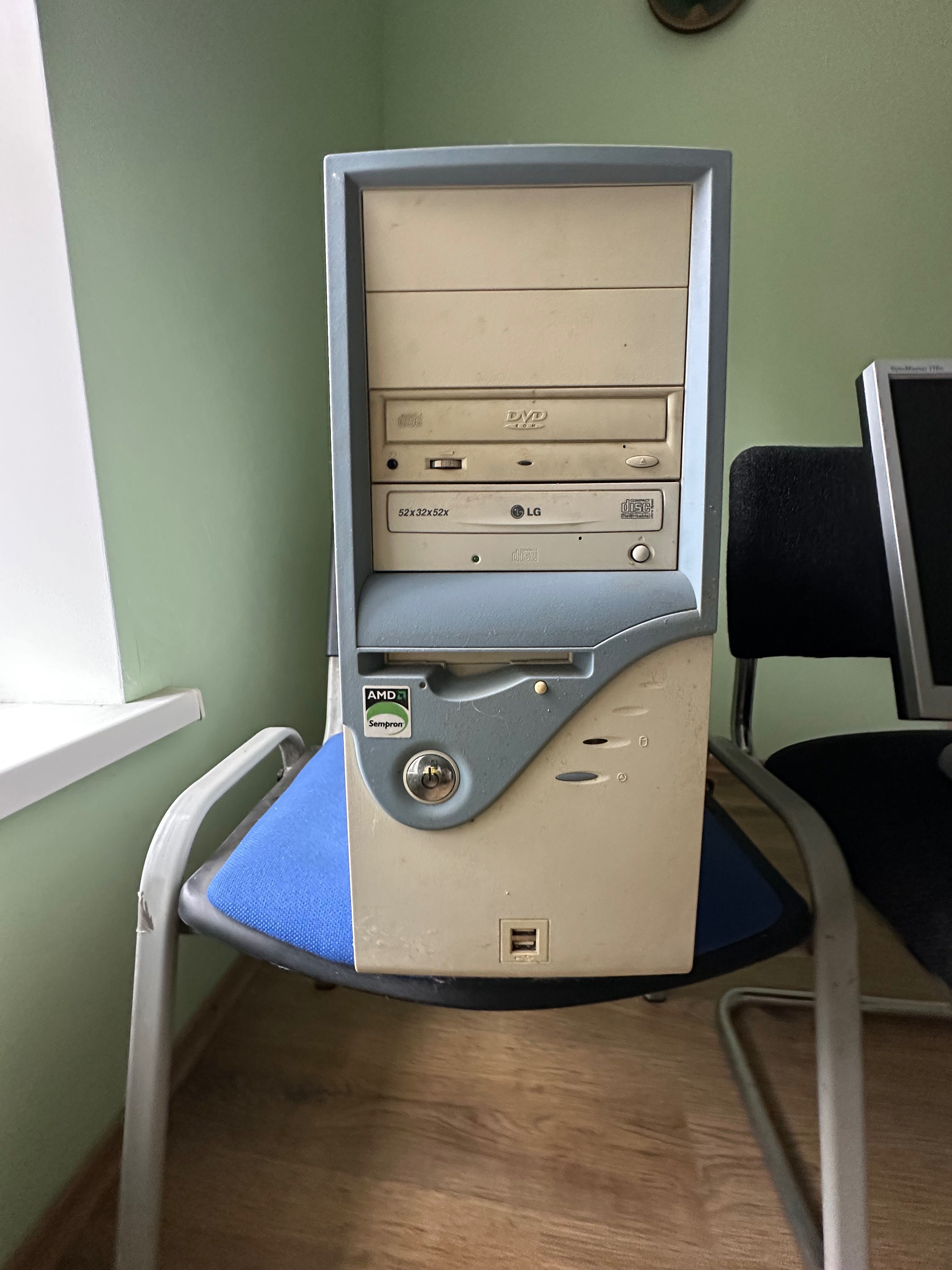 Компьютер AMD в сборе (монітор,, клавіатура, )