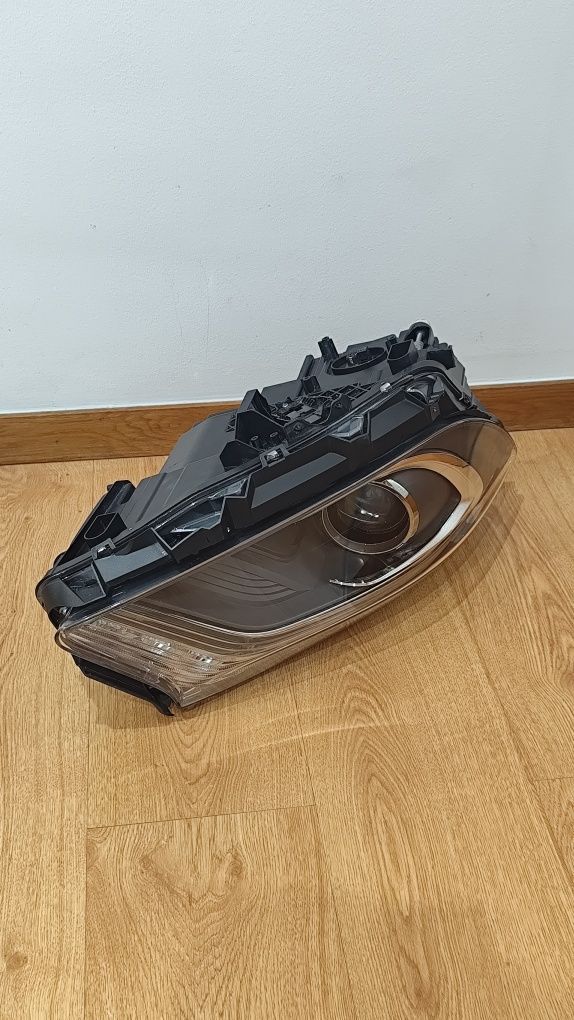 Farol Ótica Óptica Xénon Direita Original Mercedes Classe A W176
